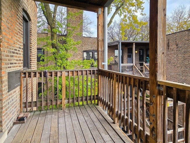 Foto del edificio - 4949 N Oakley Ave