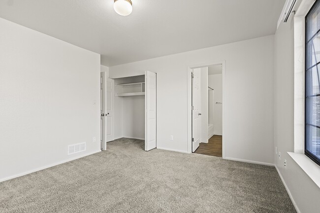 Building Photo - Tanglewood Apartments