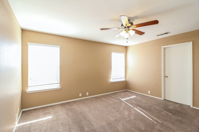 Building Photo - 2204 Tailburton Ct