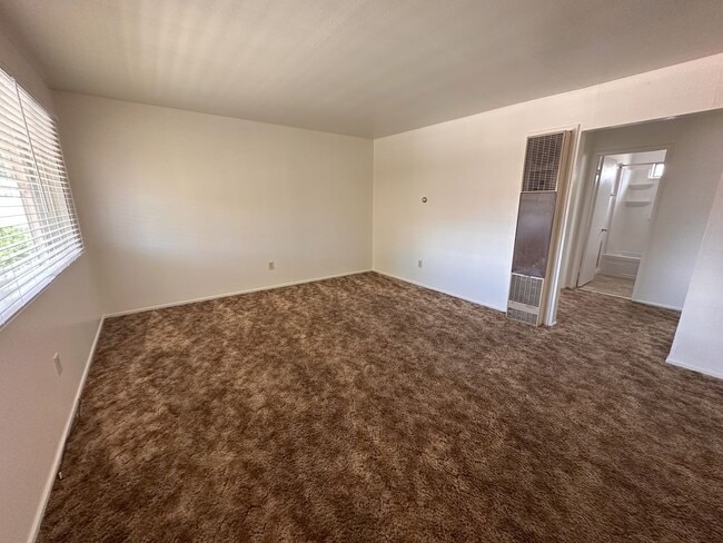 Building Photo - 930 Paiute Ln