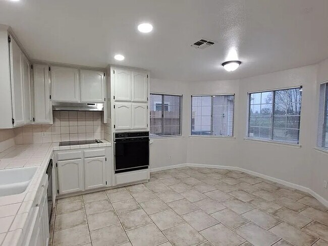 Building Photo - 4109 W Cornell Ave