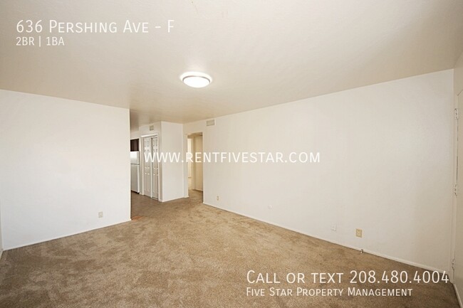 Building Photo - 2 Bedroom 1 Bathroom Upstairs Apartment! V...