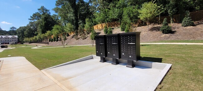 Building Photo - 3133 Clairebrooke Ave