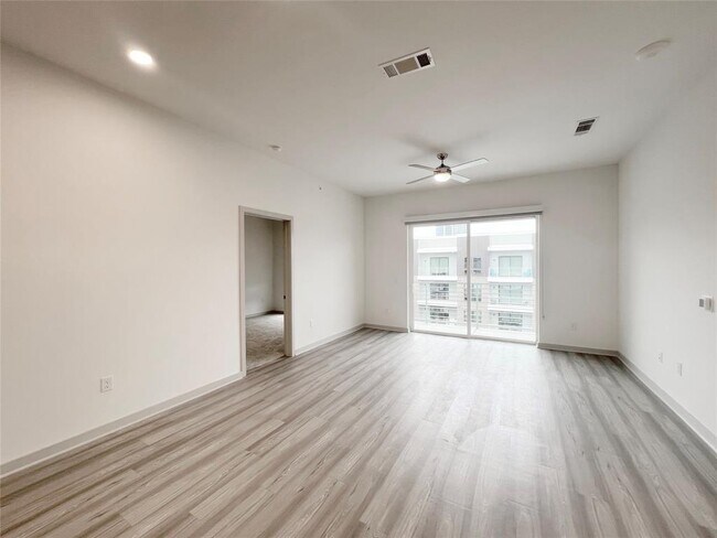 Foto del edificio - 3636 W Dallas St