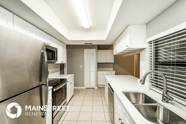 Foto del edificio - 8445 Winged Foot Dr
