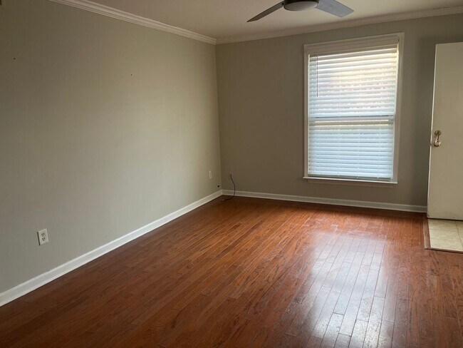 Foto del edificio - 2 Bed, 1 Bath Apartment