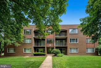 Building Photo - 422 Girard St