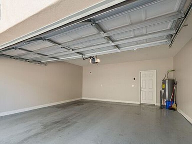Foto del edificio - New 3 Bd, 2.5 Ba townhouse on the light rail in Mesa