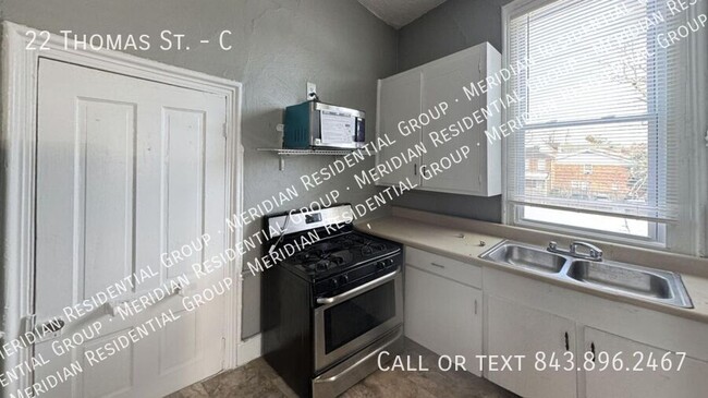 Building Photo - Charming 1BR + Study in Downtown Charleston