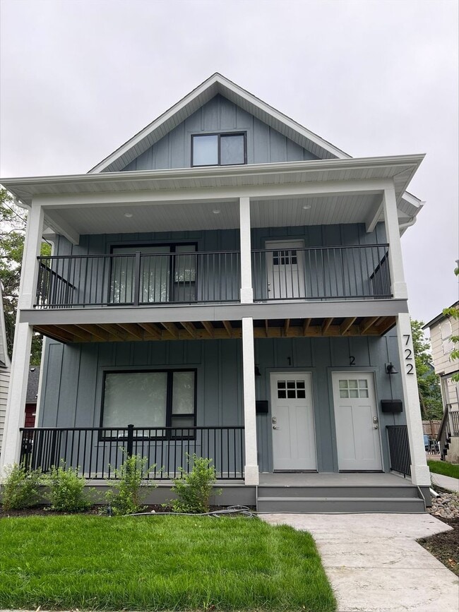 Building Photo - 722 12th Ave SE
