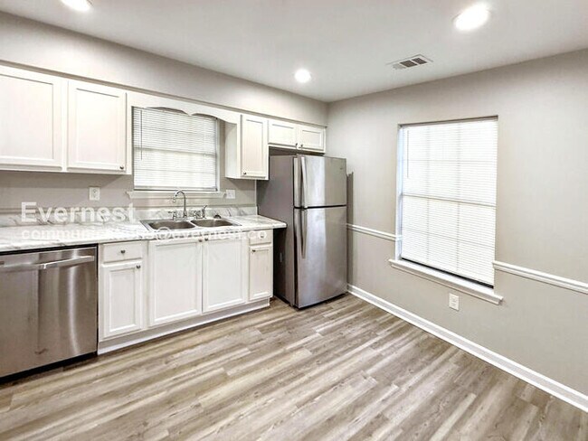 Foto del edificio - 615 Cahaba Manor Trail