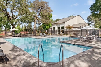 Building Photo - Spring Meadows