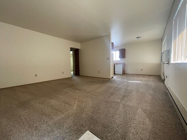Foto del edificio - 611 N Baker Ave