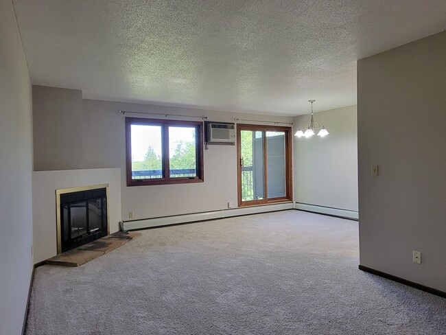 Building Photo - 4350 Trenton Ln N