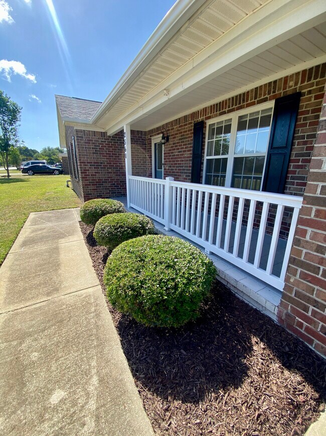 Building Photo - 2560 Nicholson Dr