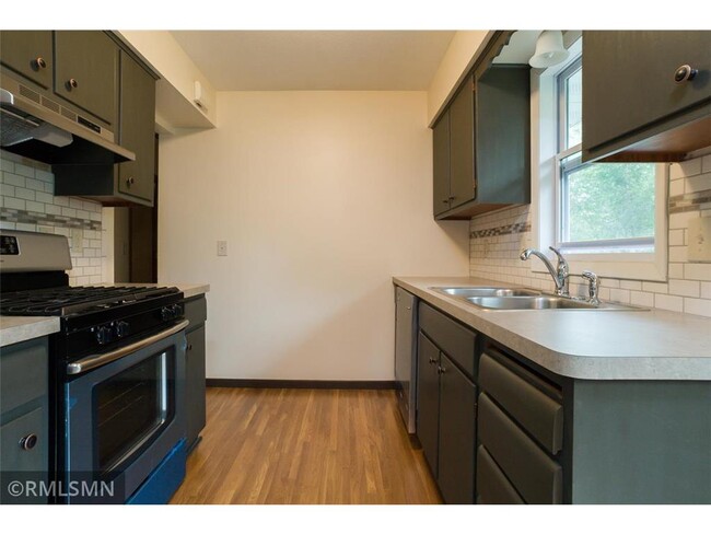Foto del edificio - 11037 Quincy Blvd NE