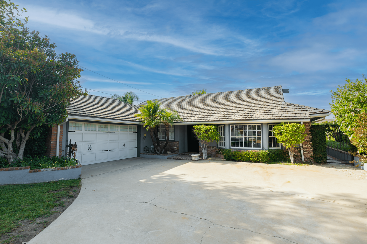 Foto principal - 12281 Woodley Ave