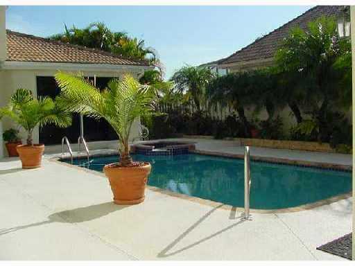 Foto del edificio - 9067 Long Lake Palm Dr