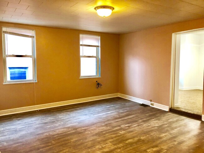 Livingroom - 79 S 19th St