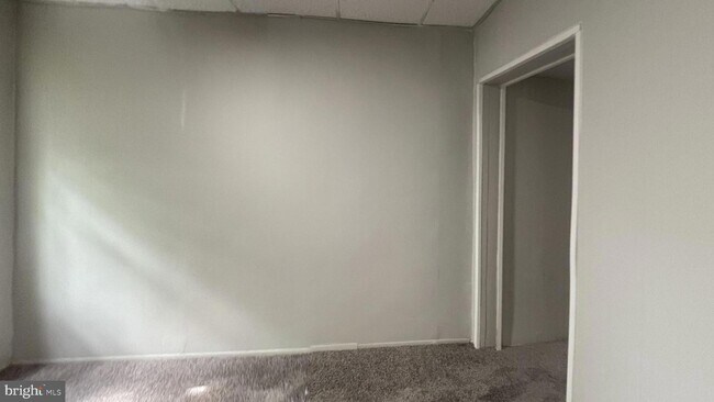 Foto del edificio - 6152 Glenmore Ave