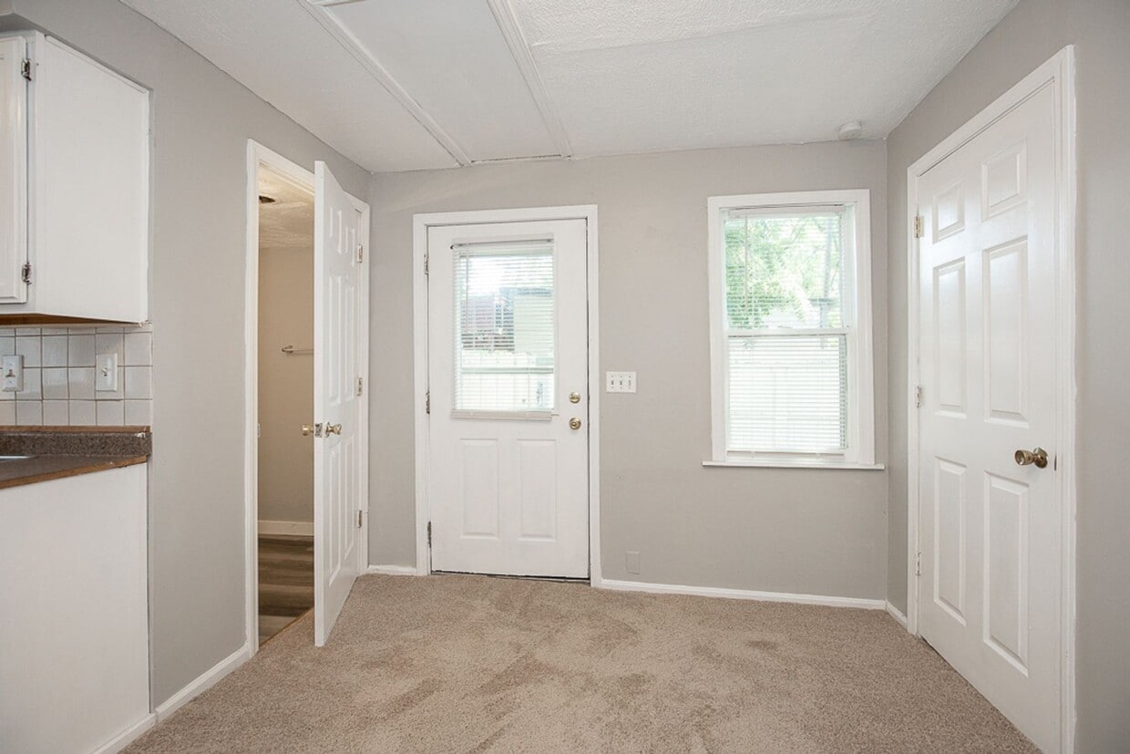 Primary Photo - 7415 Elton Ave