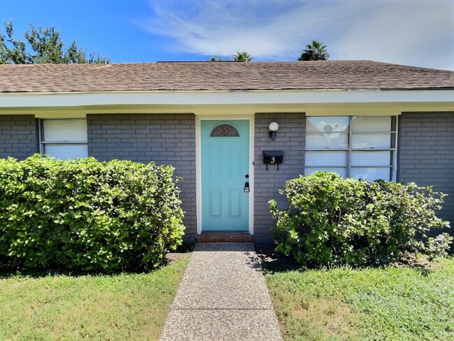 Building Photo - 1111 Wisteria Ave