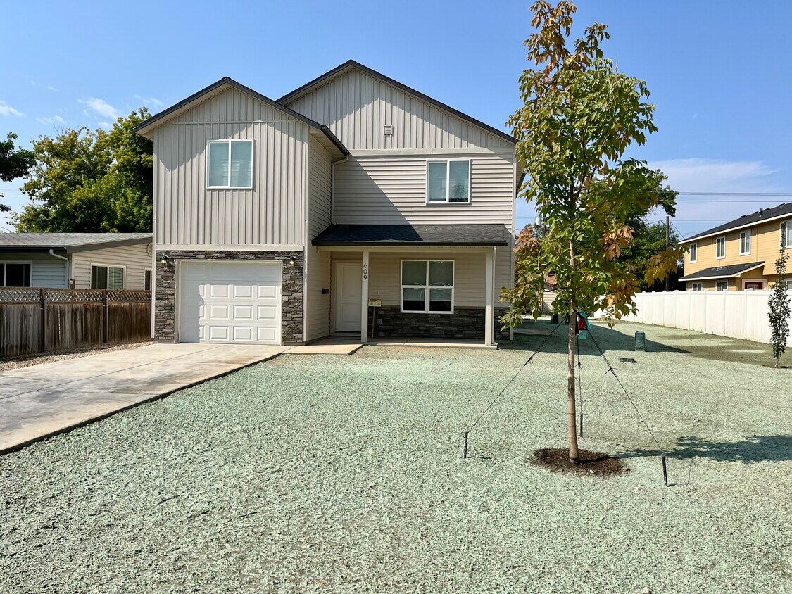 611 S Elder St, Nampa, ID 83686 Townhome Rentals in Nampa ID