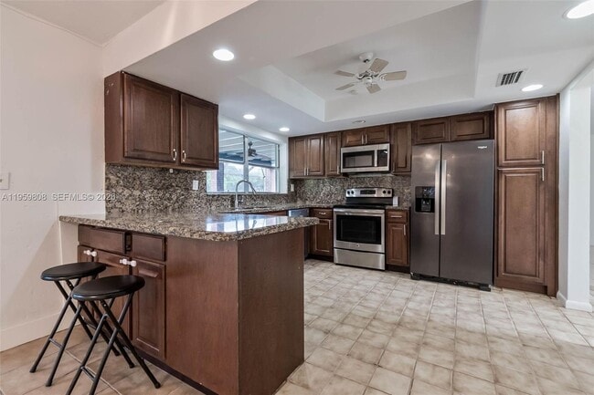 Foto del edificio - 9801 SW 99th St