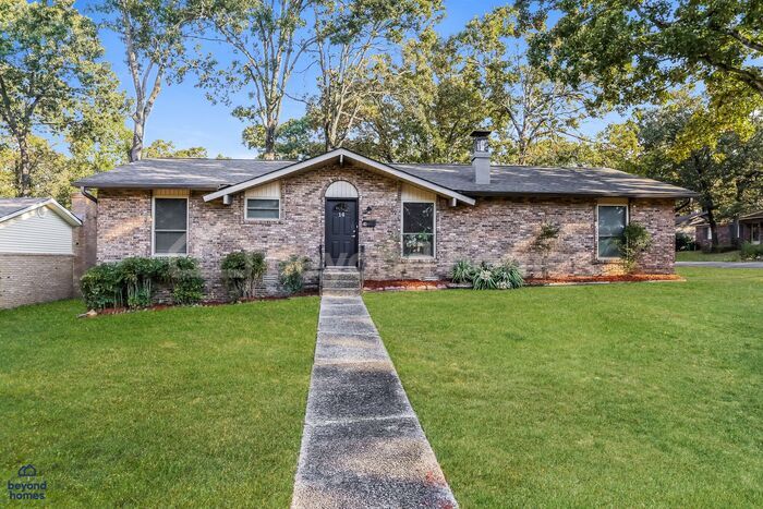 Foto principal - MOVE-IN READY! Great 3 Bed, 2 Bath Home in...