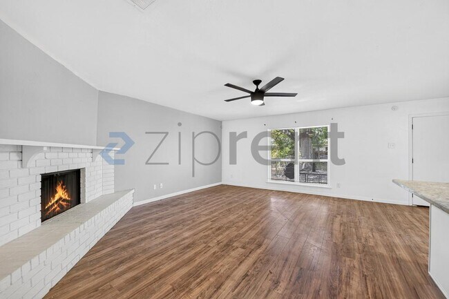 Building Photo - Unit