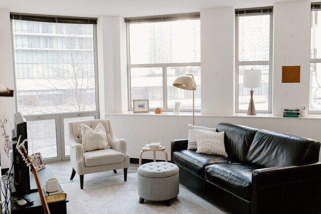 Foto del edificio - 222 N Columbus Dr