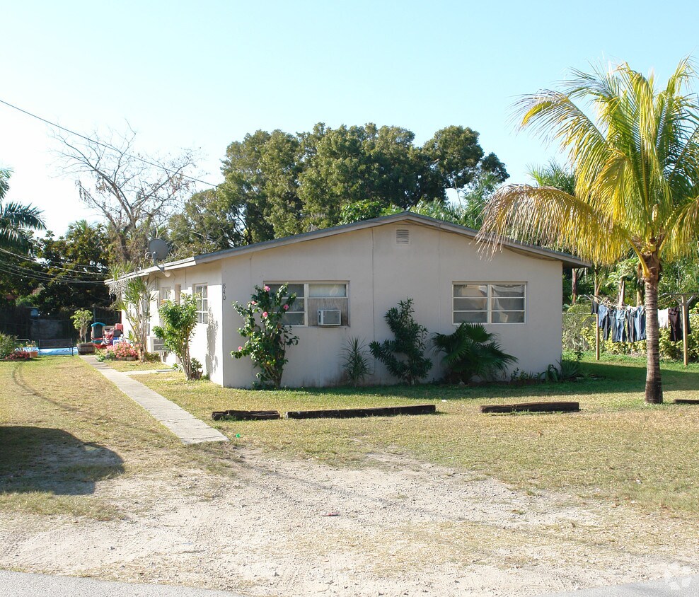Building Photo - 800-840 NW 12th St