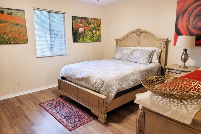 Foto del edificio - 6519 W Newberry Rd