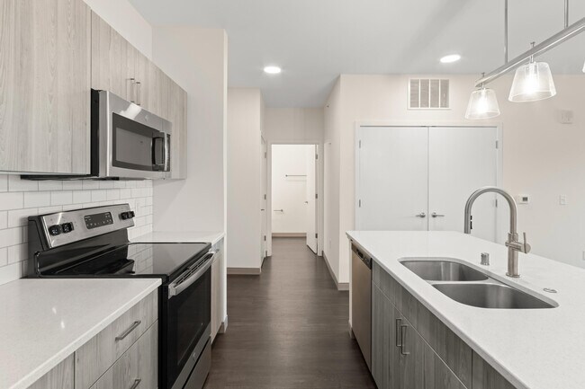 Foto del edificio - 2420 E Capitol Dr