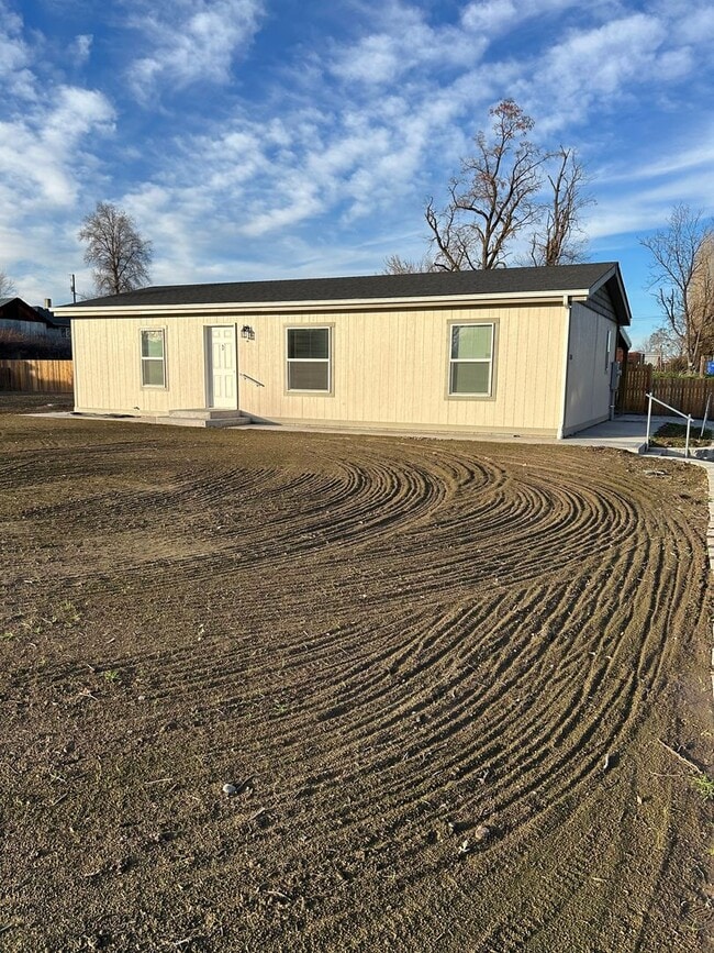 Building Photo - 310 N Morrison St