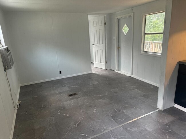 Building Photo - APPROVED SECTION 8 VOUCHERS ONLY!  - 2 Bed...