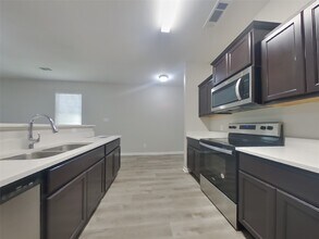 Building Photo - 2055 Sweet Lilac Dr