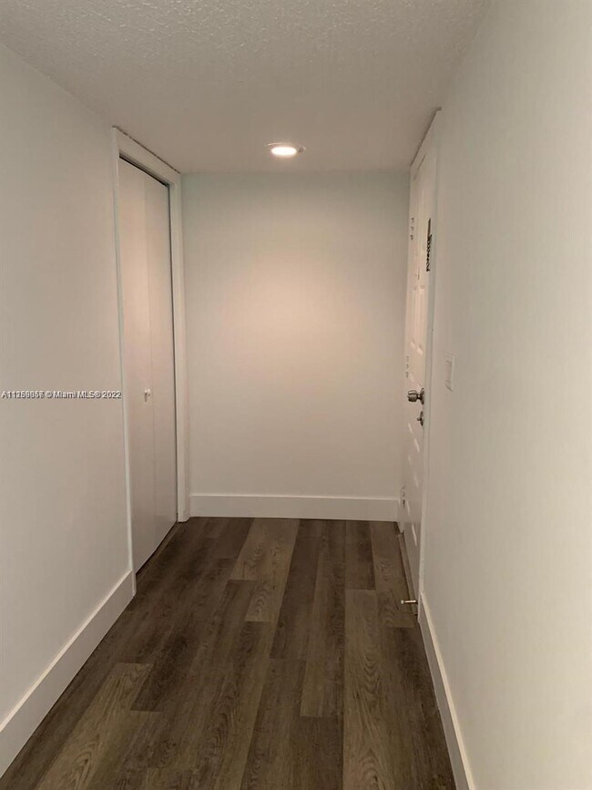 Foto del edificio - 321 Lakeview Dr