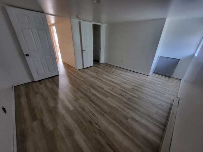 Foto del edificio - 4917 Hillcrest Dr