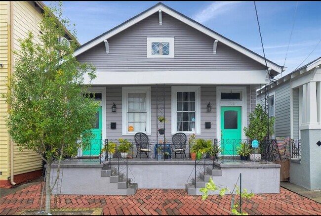 Building Photo - 913 N Prieur St
