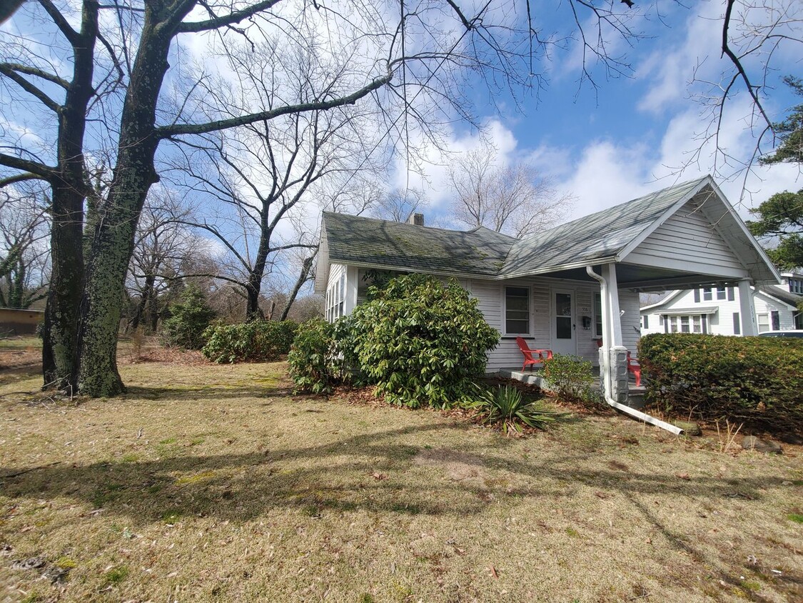 Foto principal - Detached 3 bedroom, 1 Bath Single Family H...