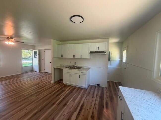 Building Photo - 3932 Bennett Dr