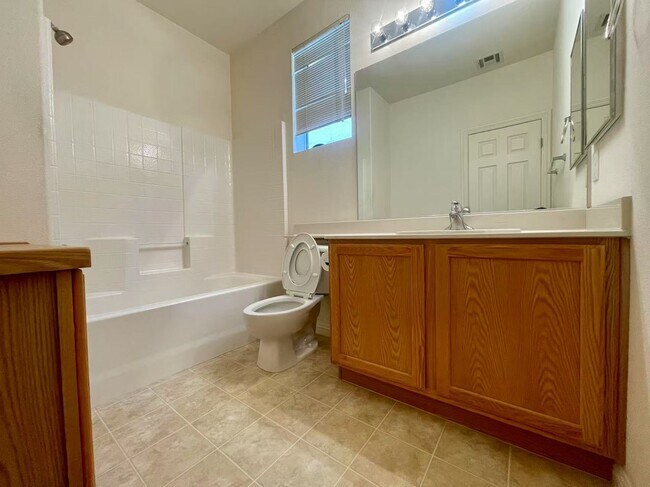 Foto del edificio - 55+community. Sweet and beautiful 1 story ...