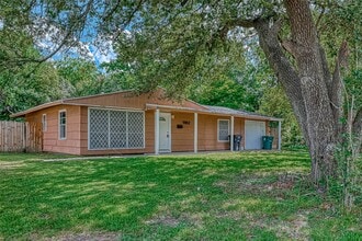 Building Photo - 5962 Willow Glen Dr