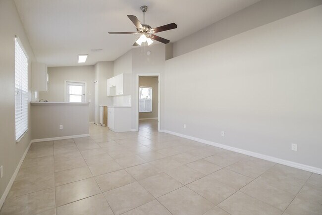 Building Photo - 935 Lejay St