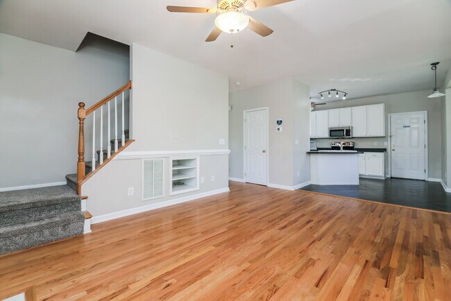 Building Photo - 512 Waterford Dr