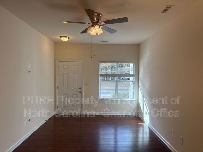 Foto del edificio - 175 Limerick Rd