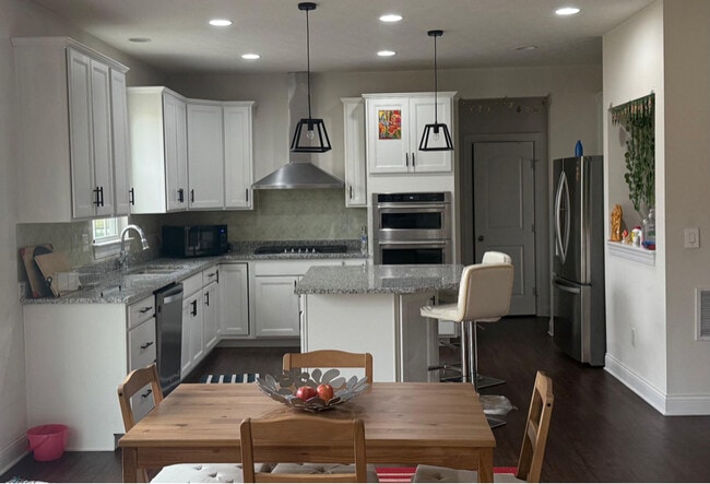 Building Photo - 10054 Viburnum Dr