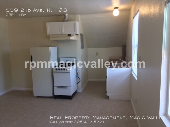 Building Photo - Studio apartment