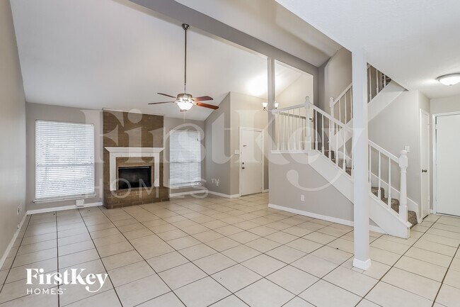 Foto del edificio - 3127 Village Woods Dr